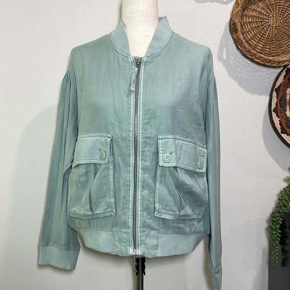 NWT’s American Eagle Outfitters Green Streetwear Bomber Style Jacket Size Medium